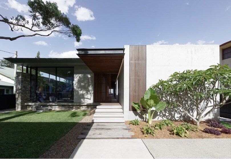 Minimalist facade of a modern house with contrasting textures and wooden accents