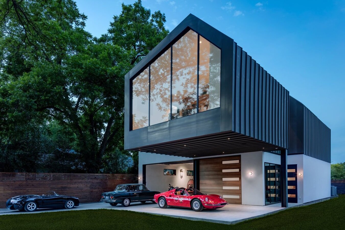 Modern Minimalist Façade with Cantilevered Second Floor and Contrasting Finishes