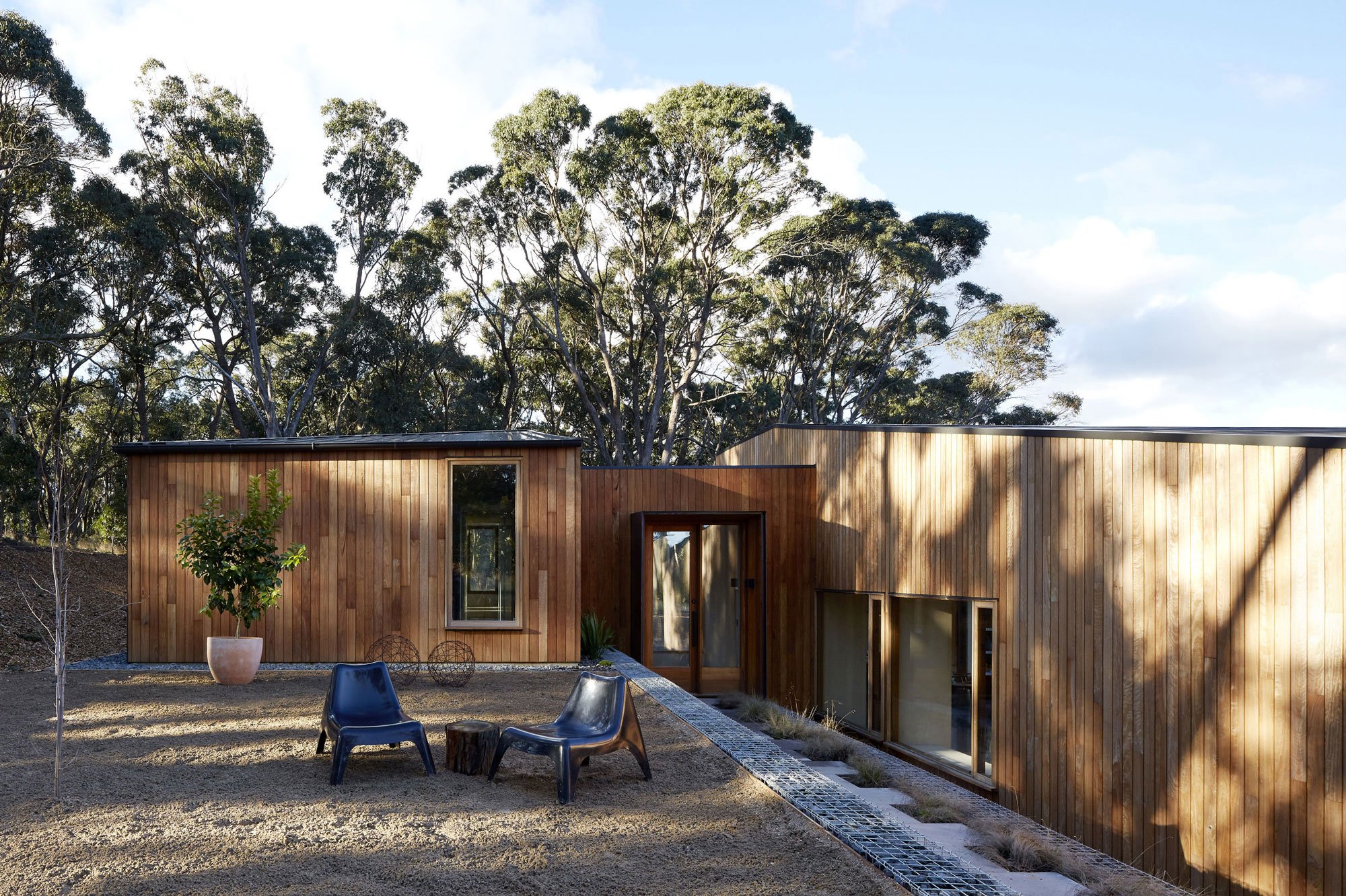 Contemporary Wooden Facade: Minimalism in Harmony with Nature