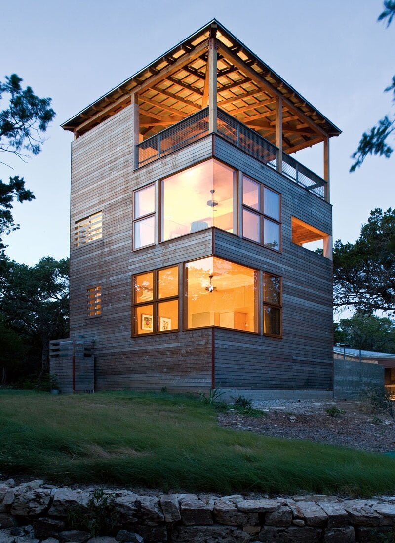 Minimalist Tower with Wooden Façade: Vertical Architecture in Natural Surroundings