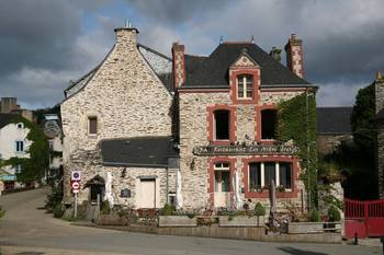 Château style of cottage facade