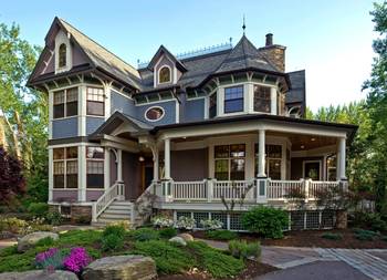 Victorian style of cottage facade
