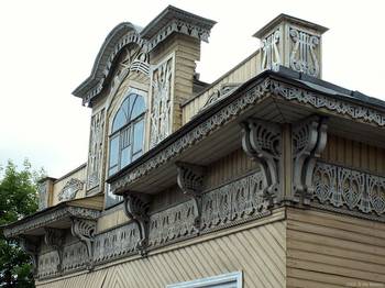 Facade decoration in Art Nouveau style