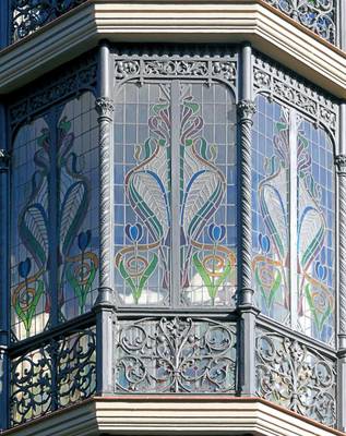 Cladding with stained glass on facde