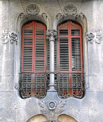 Example of facade design with pillars