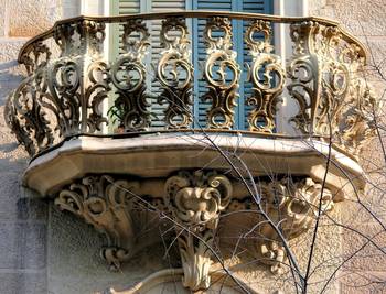 Details of house in Empire style