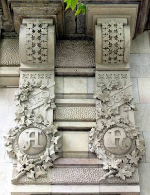 Example of fretwork on house facade