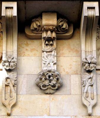 Facade decoration with fretwork