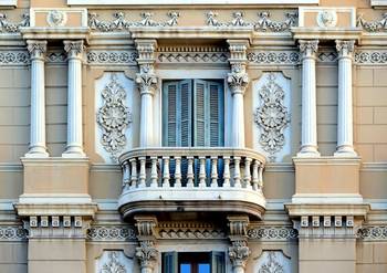 Example of pillars on house facade