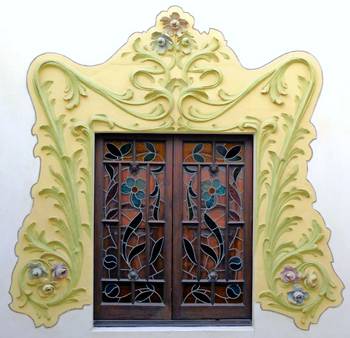 Country house photo with fretwork