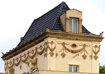 Facade decoration with fretwork