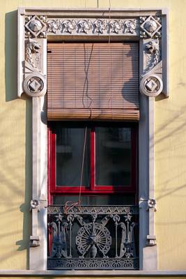 Option of windows on house facade