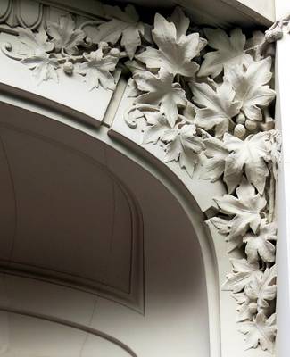 Maple Leaf Stucco: Exquisite Facade Arch Decoration