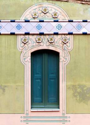 Facade decoration with shutters