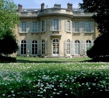 Facade decoration in Château style