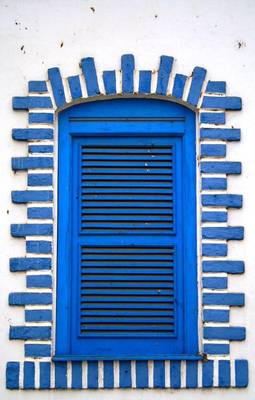 Facade decoration with shutters