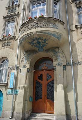 Cladding with entrances on house facade