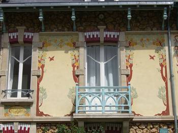 Cottage variant in Art Nouveau style