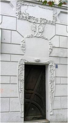 Option of entrances on house facade