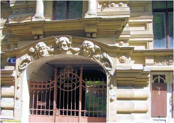 Details of house in Empire style