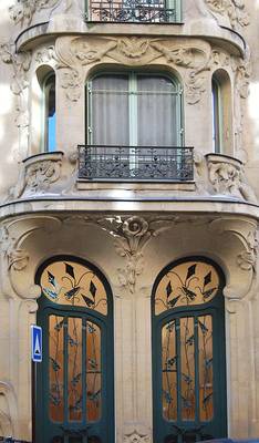 Example of facade design with oriel windows