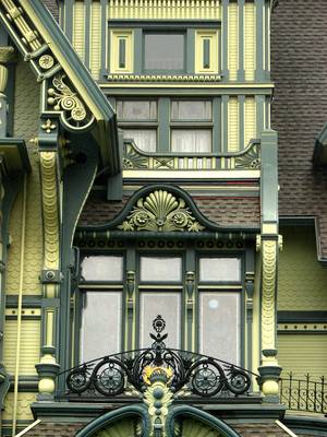 Example of fretwork on house facade