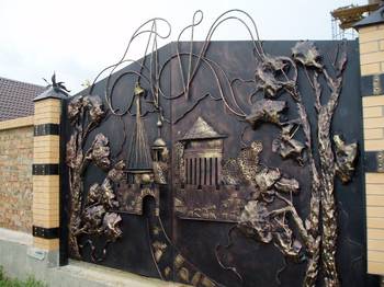 Facade decoration with forging