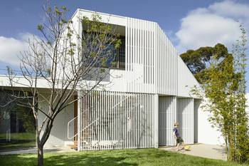 White Louvered Façade: Modernity and Privacy in Residential Architecture