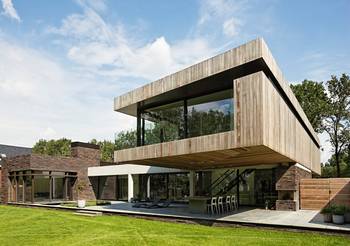 Cantilevered Facade: Wood and Brick Duet in a Contemporary Country House