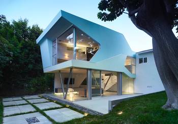 Geometric Facade: White Avant-garde in Green Surroundings