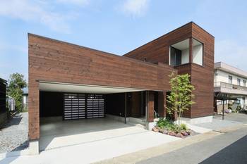 Minimalist Wooden Facade: Simplicity and Warmth of Natural Materials