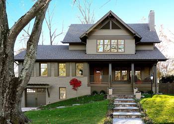 Facade in Craftsman style