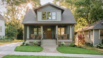 Craftsman style of cottage facade