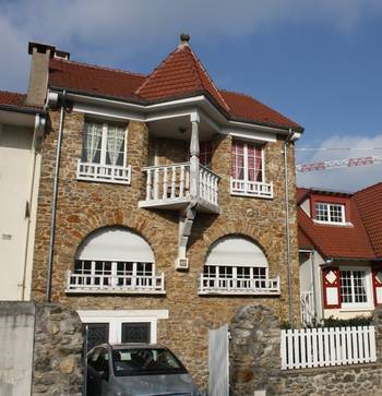 Cottage variant in Art Nouveau style