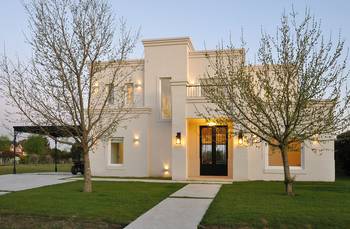 Contemporary mansion with minimalist light facade