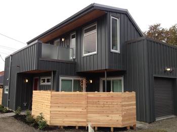 Modern House with Contrasting Facade: Metal Panels and Warm Wood