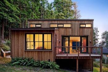 Forest Retreat: Modern Wooden Facade with Minimalist Aesthetics