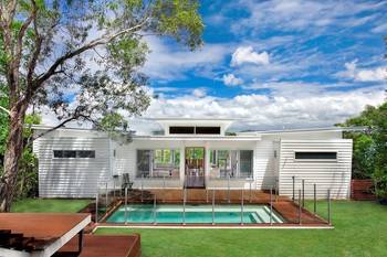 White Minimalist Façade: Contemporary Home with Panoramic Glazing and Integrated Leisure Area