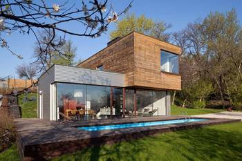 Two-level house with contrasting facade: wood and metal in modern architecture