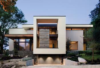 Cubic facade with contrasting combination of white plaster and natural materials