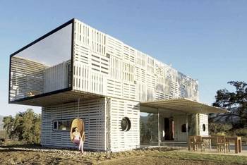 Modular House with Slatted Facade: Dynamics of Light and Space