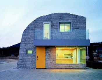 Semi-circular Brick Façade: Minimalism with Geometric Accent