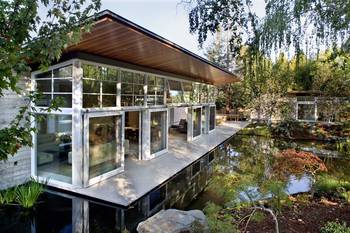 Glass Pavilion Over Water: Transparent Facade in Dialogue with Nature