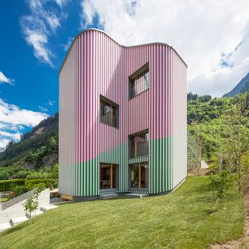 Striped Façade: Alpine House with Gradient Cladding and Wavelike Silhouette