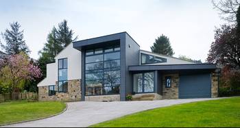 Contrasting Facade: A Symphony of Glass, Stone and Metal in a Modern Country House