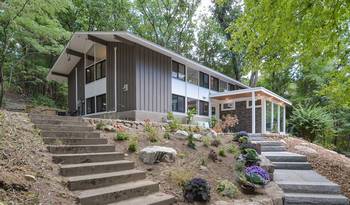 Forest Modernism: Vertical Facade with Panoramic Glazing