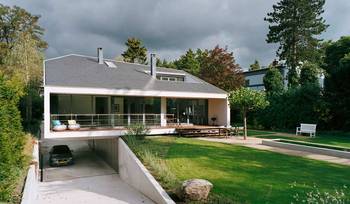 Minimalist facade with cantilevered overhang and panoramic glazing