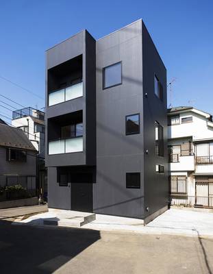 Example of facade design with balcony