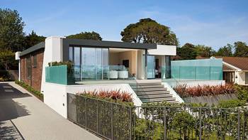 Cladding of glass country house