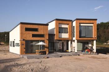 House finish in contemporary style